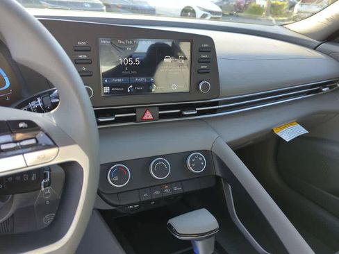 New 2026 Hyundai Elantra SE FWD image 28
