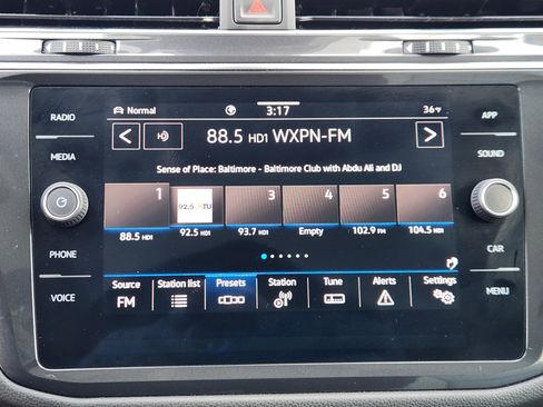 Certified 2022 Volkswagen Tiguan SE w/ Panoramic Sunroof Package image 11