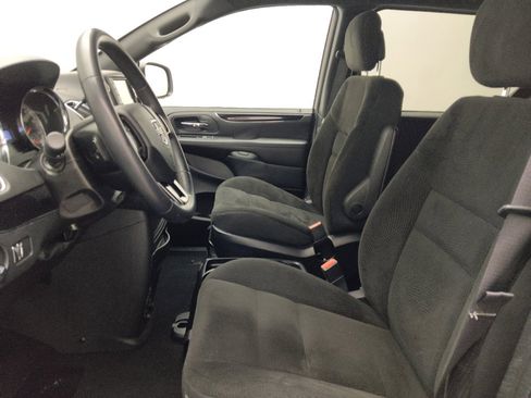 Used 2019 Dodge Grand Caravan SE FWD image 17