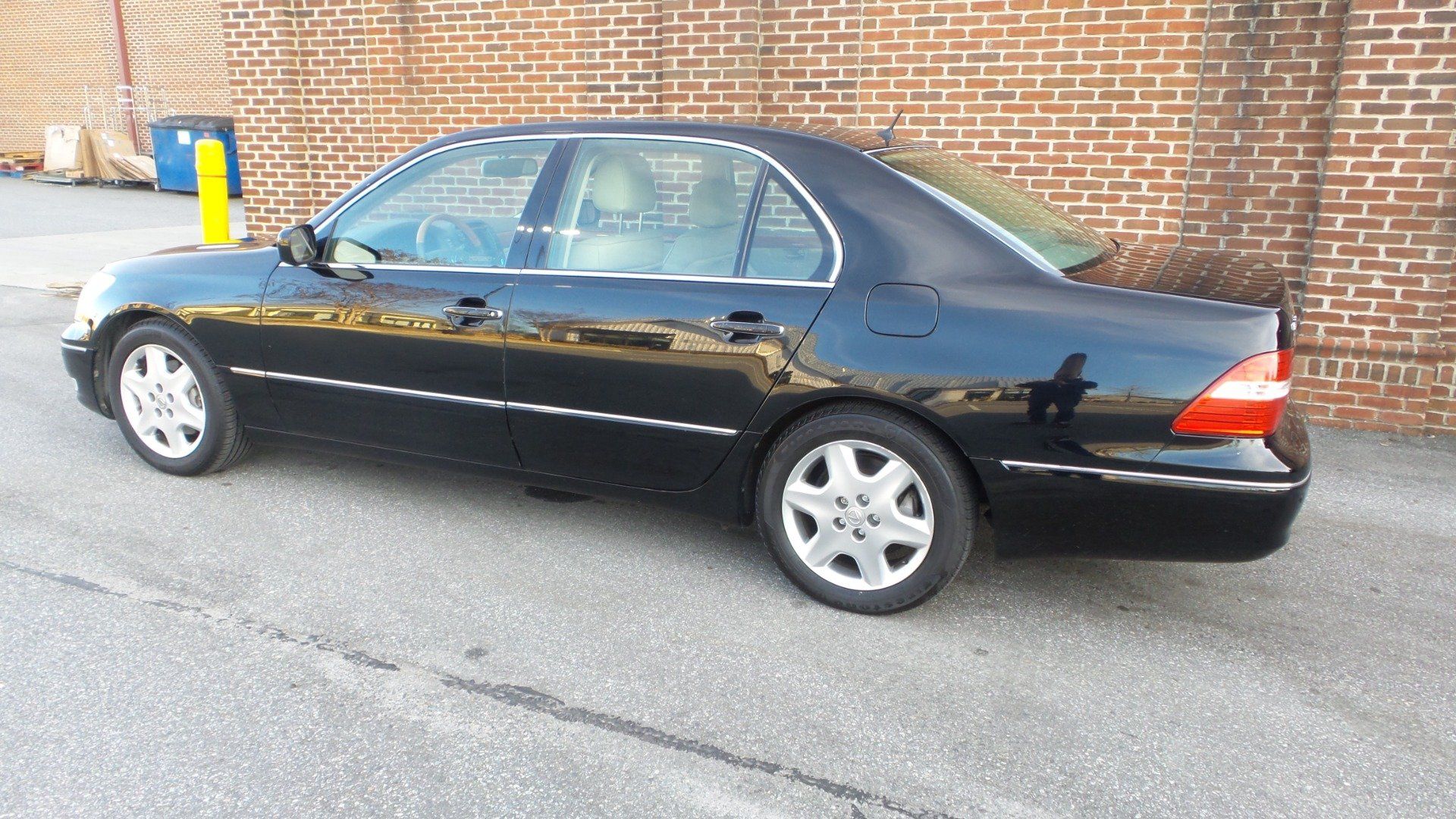 Used 2004 Lexus LS 430 RWD image 2