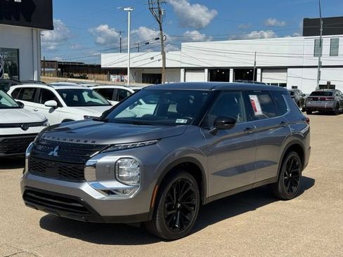 Used 2024 Mitsubishi Outlander AWD image 2
