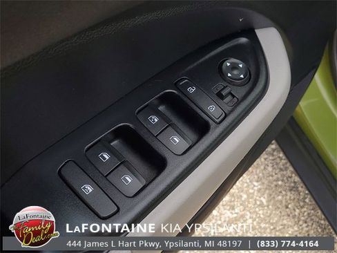 Used 2021 Hyundai Venue SEL image 13