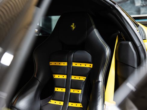 Used 2018 Ferrari 488 GTB RWD image 31