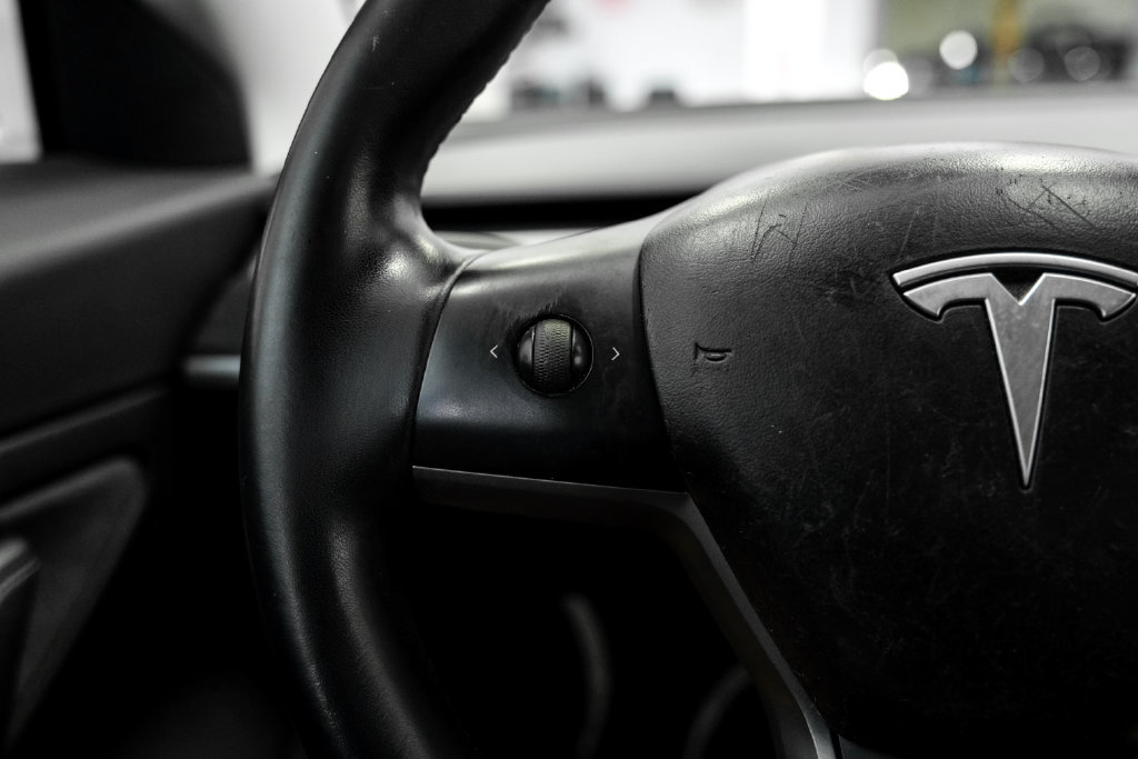 Used 2018 Tesla Model 3 Long Range RWD image 18