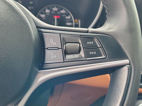Used 2019 Alfa Romeo Giulia AWD w/ Cold Weather Package image 27