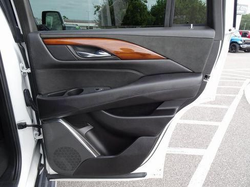 Used 2017 Cadillac Escalade Premium Luxury image 21