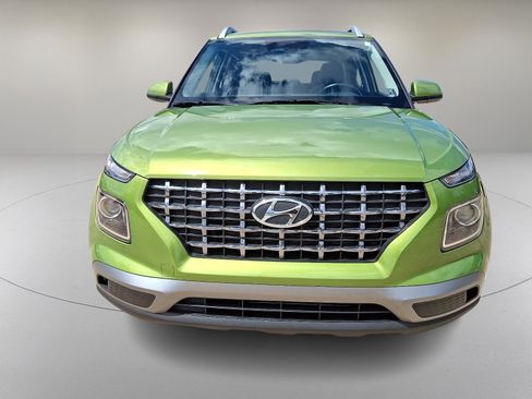 Used 2023 Hyundai Venue SEL w/ Cargo Package FWD image 3