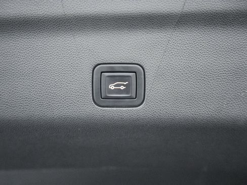 Used 2022 GMC Yukon Denali w/ Denali Premium Package AWD/4WD image 13