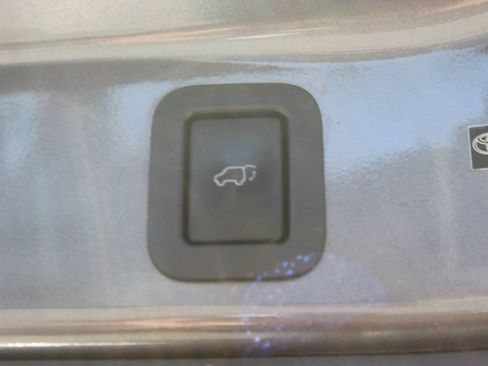 Used 2014 Toyota Highlander Limited FWD image 11