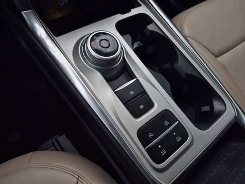 Used 2023 Ford Explorer XLT w/ Equipment Group 202A image 31