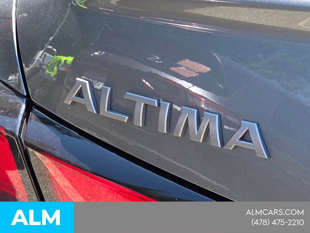Used 2025 Nissan Altima 2.5 SV FWD image 12