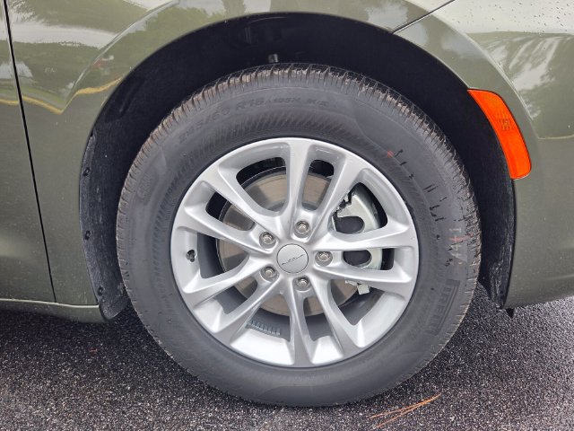 New 2027 Chrysler Pacifica Select FWD image 10