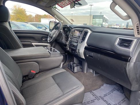 Used 2018 Nissan Titan SV image 23