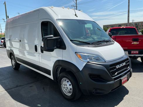 Used 2023 RAM ProMaster 2500 FWD image 3