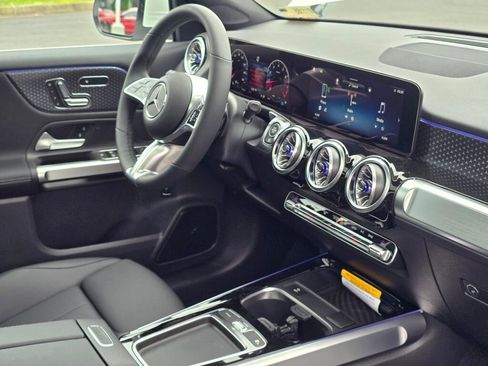 New 2026 Mercedes-Benz GLB 250 4MATIC image 28