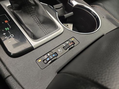 Used 2017 Toyota Highlander Limited Platinum image 30