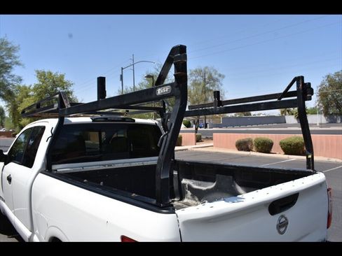 Used 2017 Nissan Titan S AWD/4WD image 22