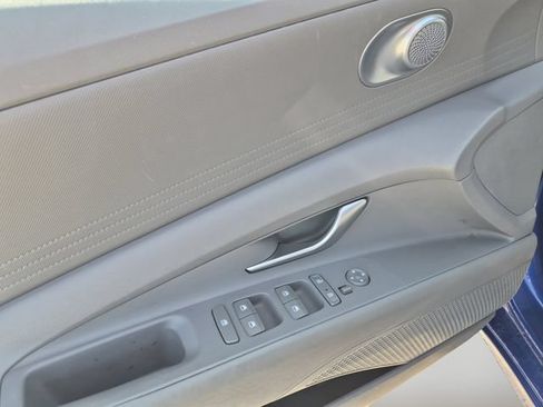 Used 2022 Hyundai Elantra SEL w/ Preferred Accessory Package FWD image 10