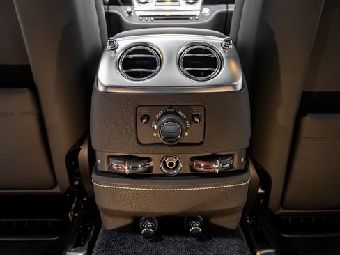 Used 2015 Rolls-Royce Ghost image 32