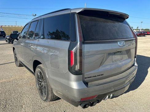 Used 2023 Cadillac Escalade V w/ LPO, ONYX Package AWD/4WD image 13