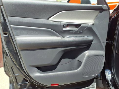 Certified 2025 Toyota Grand Highlander AWD image 17