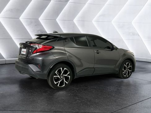 Used 2020 Toyota C-HR XLE FWD image 4
