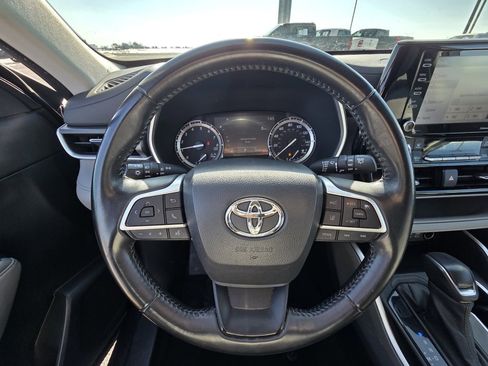 Used 2022 Toyota Highlander XLE image 13