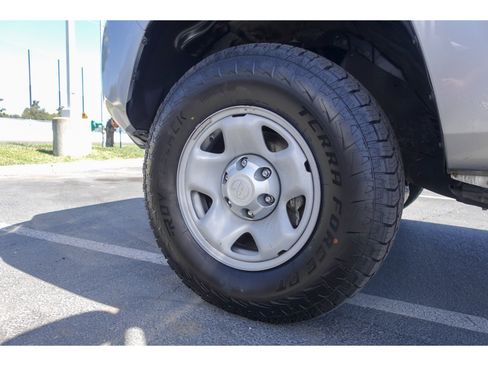 Used 2018 Toyota Tacoma SR w/ SR Convenience Package RWD image 24