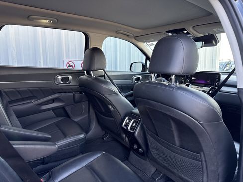 Used 2023 Kia Sorento SX image 29