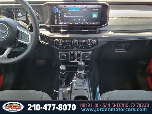 Used 2025 Jeep Wrangler Unlimited Sahara AWD/4WD image 14