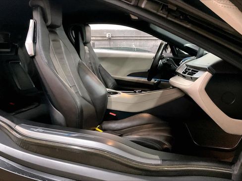 Used 2019 BMW i8 image 10