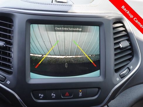Used 2023 Jeep Cherokee Altitude Lux image 33