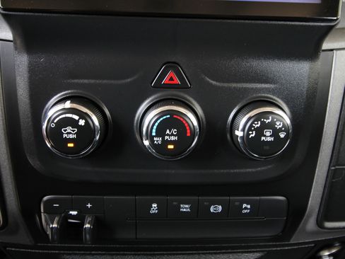 Used 2015 RAM 2500 Tradesman w/ Chrome Appearance Group AWD/4WD image 31