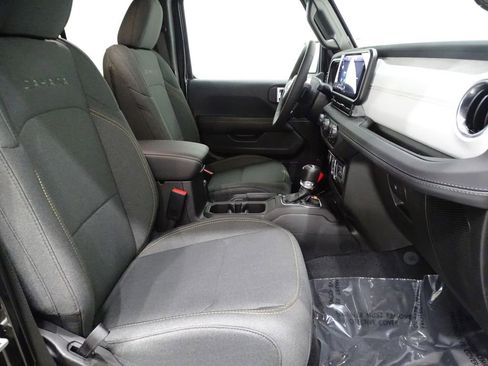 Used 2024 Jeep Wrangler Sahara image 14