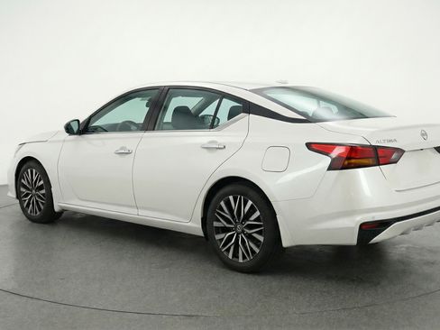 Used 2025 Nissan Altima 2.5 SV image 6