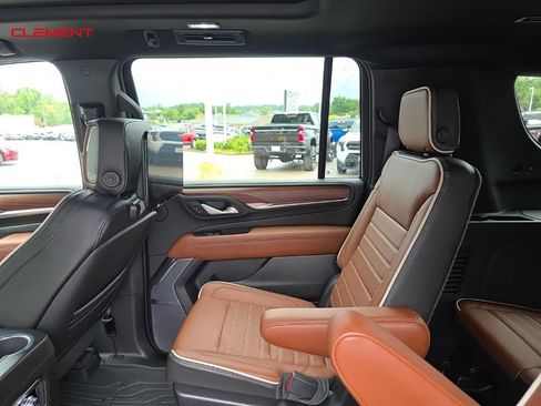 Used 2023 GMC Yukon XL Denali Ultimate AWD/4WD image 26