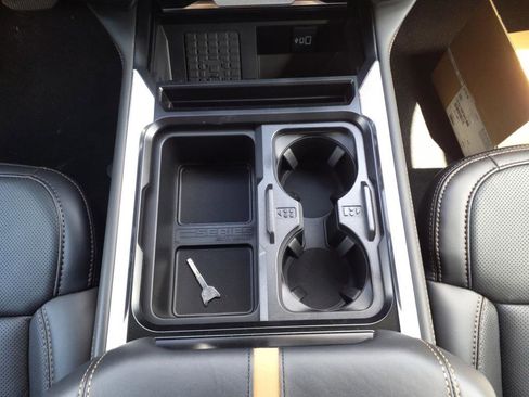 Used 2024 Ford F250 Platinum image 10