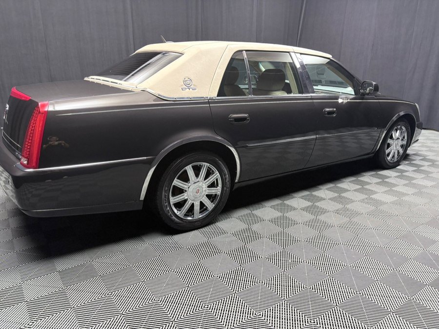 Used 2008 Cadillac DTS FWD image 17