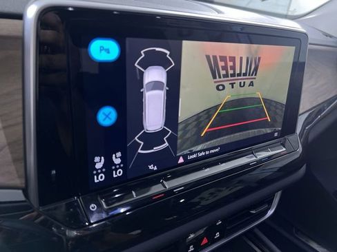 Used 2025 Volkswagen Atlas SE image 17