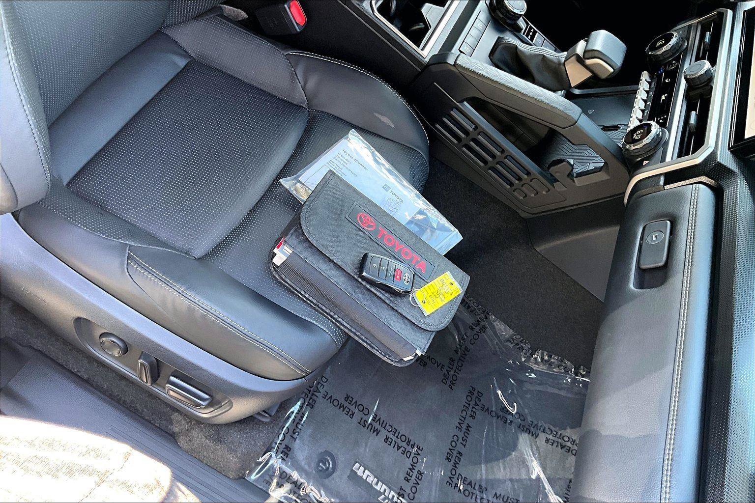 Used 2025 Toyota 4Runner Limited AWD/4WD image 11