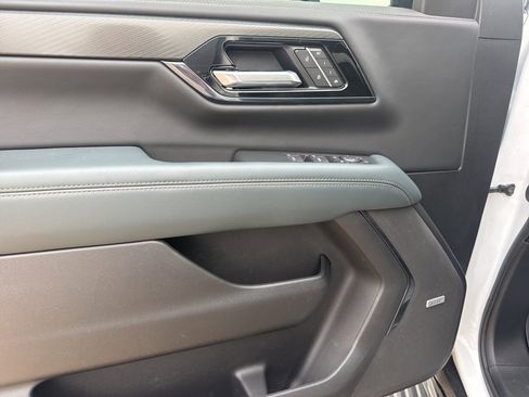 Used 2025 GMC Yukon XL AT4 w/ AT4 Premium Plus Package image 13