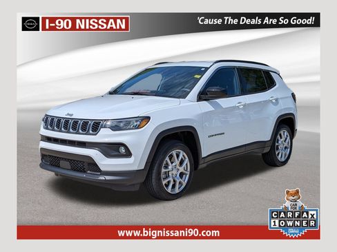 Used 2024 Jeep Compass Latitude AWD/4WD image 1