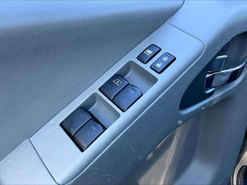 Used 2021 Nissan Frontier SV w/ Midnight Edition Floor Mats AWD/4WD image 31