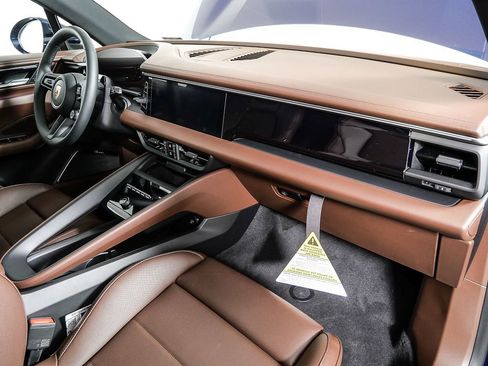 New 2026 Porsche Macan Electric image 25