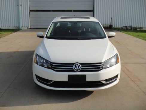 Used 2013 Volkswagen Passat 2.5 SE FWD image 3