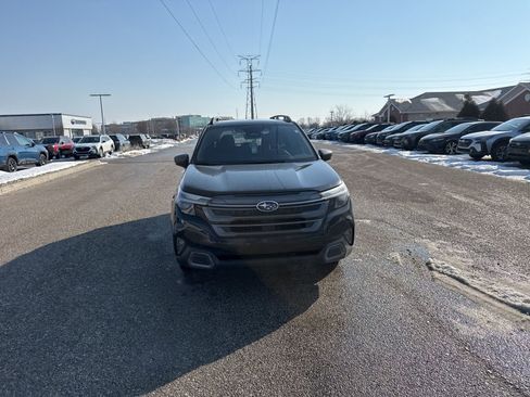 Used 2025 Subaru Forester Limited w/ Popular Package #2 image 9