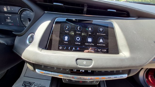 Used 2023 Cadillac XT4 Luxury w/ Cold Weather Package FWD image 23