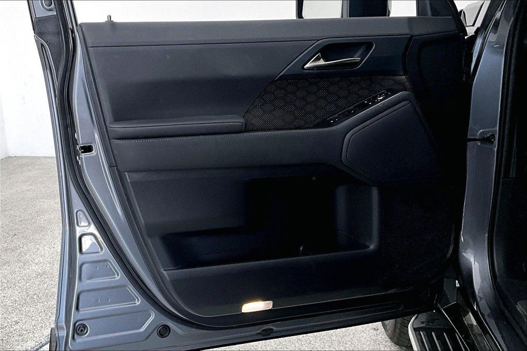 Used 2024 Lexus GX 550 w/ Accessory Package (Z1) AWD/4WD image 19