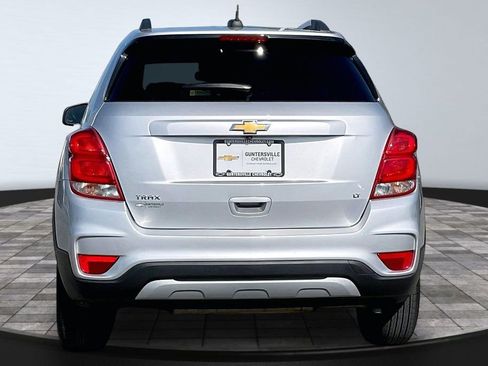 Used 2020 Chevrolet Trax LT w/ LT Convenience Package FWD image 4