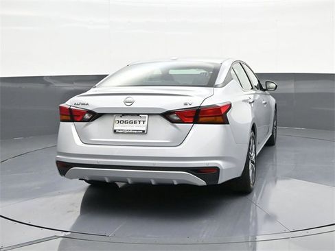 Used 2024 Nissan Altima 2.5 SV image 11